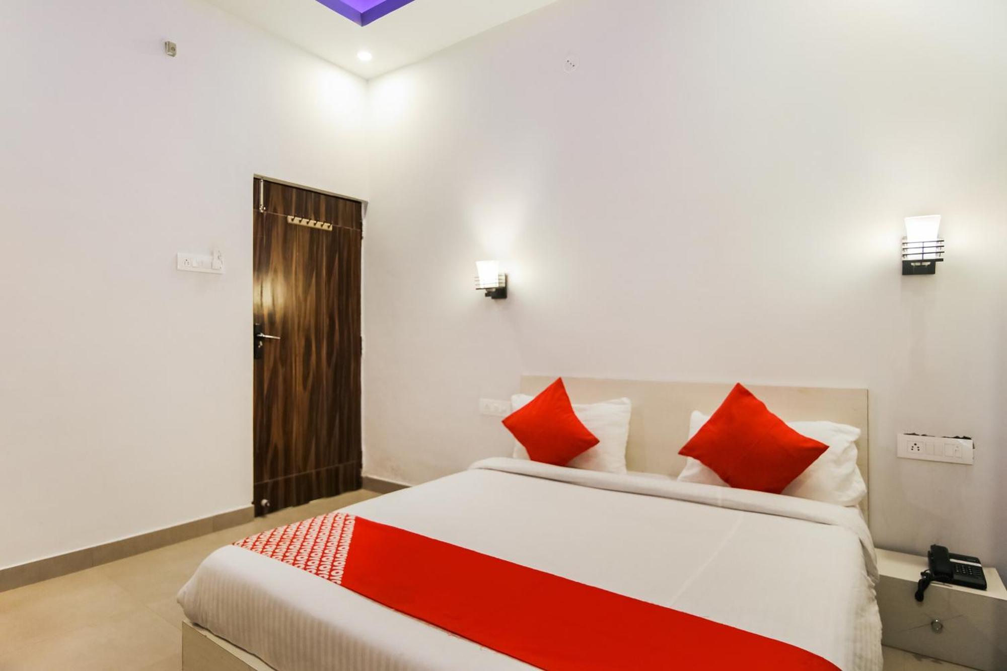 FabHotel SR Inn Chinhat Exterior foto